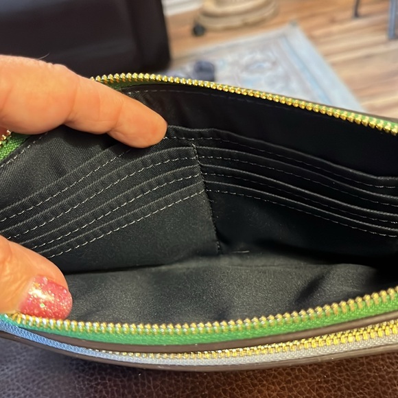 EUC Authentic Coach Two-Tone Wristlet Kelly Green and gray 5X8 - Picture 4 of 7